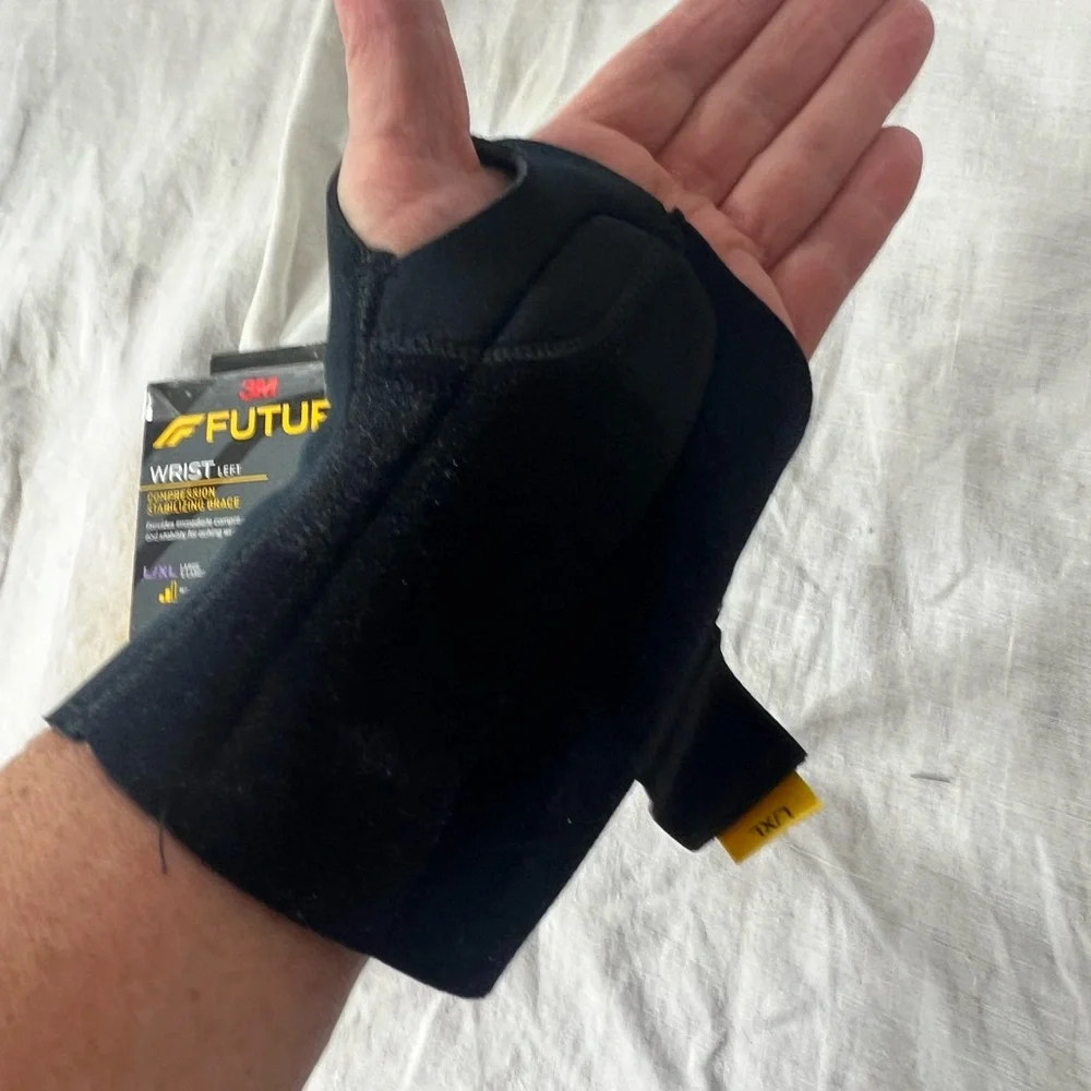 Futuro Compression Stabilizing Wrist Brace l/xl